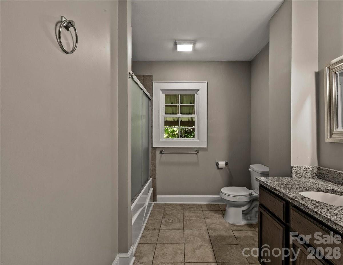 422 Altapass Highway — Spruce Pine