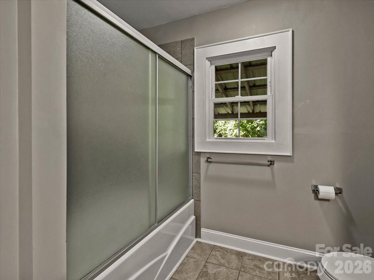 422 Altapass Highway — Spruce Pine