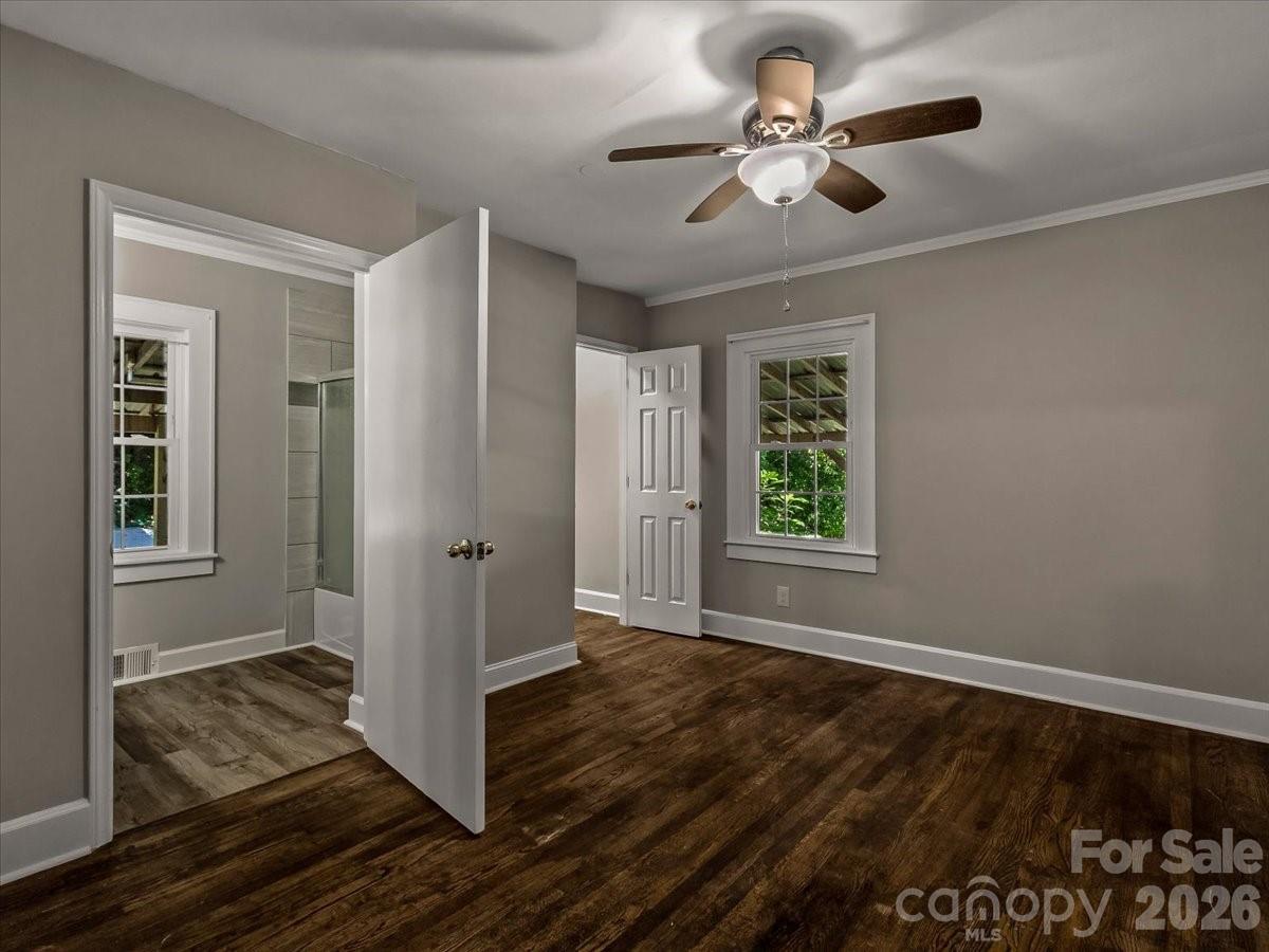 422 Altapass Highway — Spruce Pine