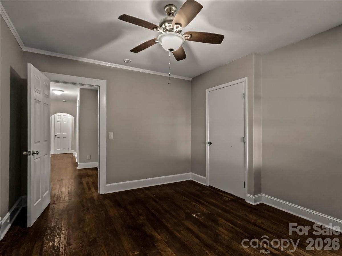 422 Altapass Highway — Spruce Pine