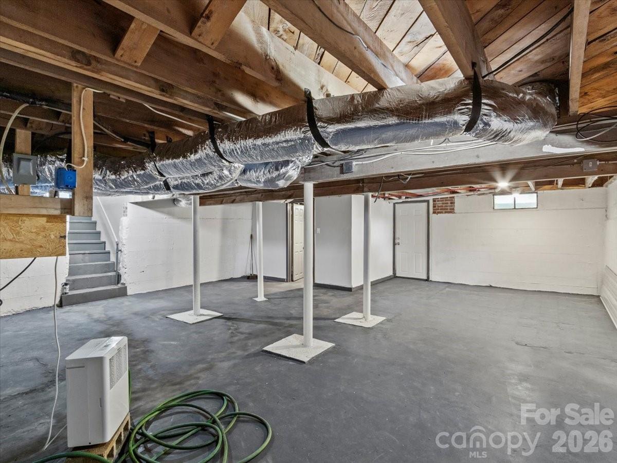 422 Altapass Highway — Spruce Pine