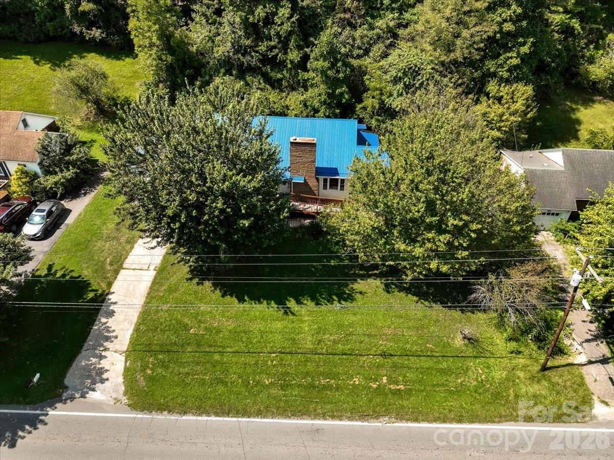 422 Altapass Highway — Spruce Pine