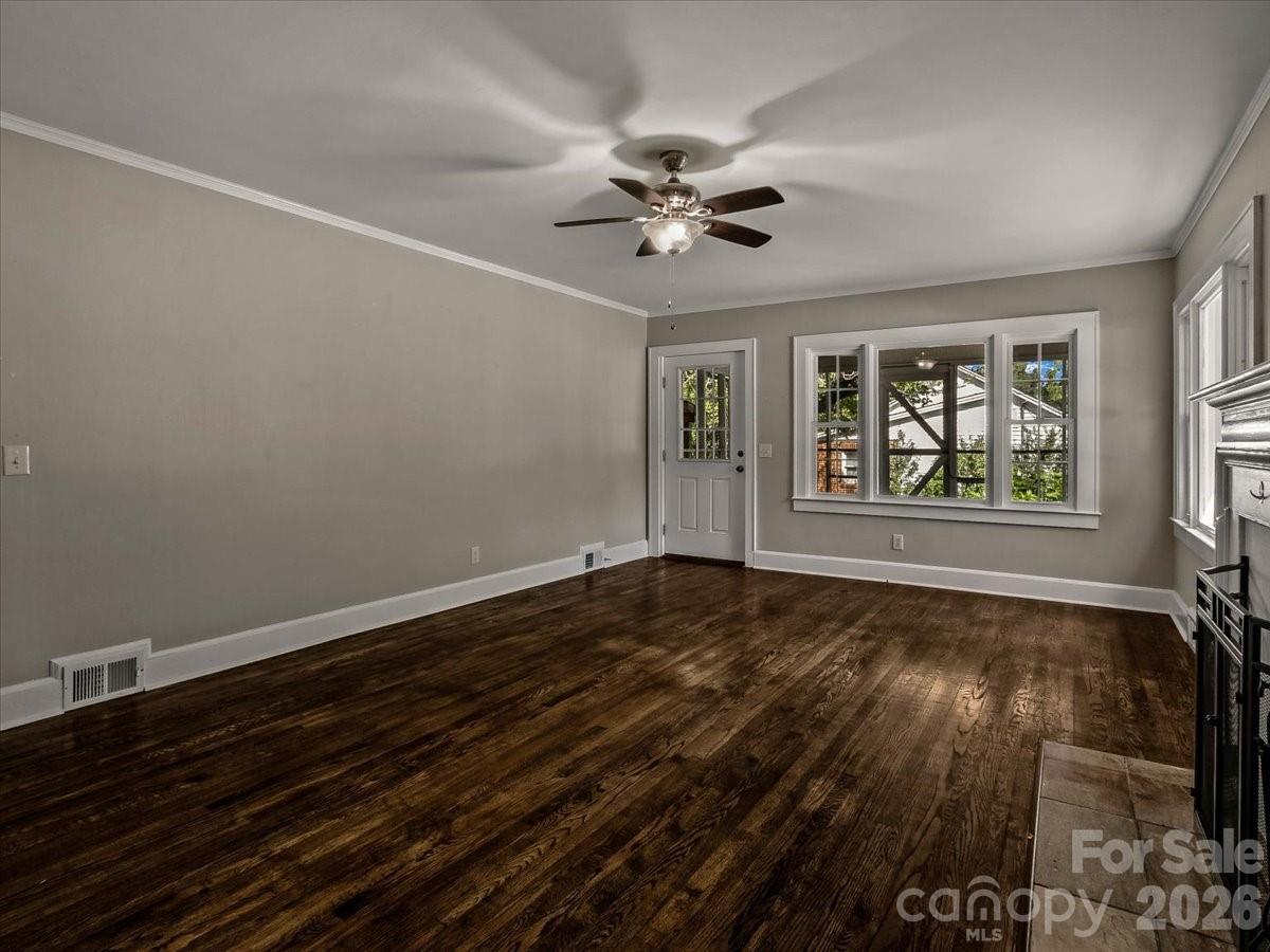 422 Altapass Highway — Spruce Pine