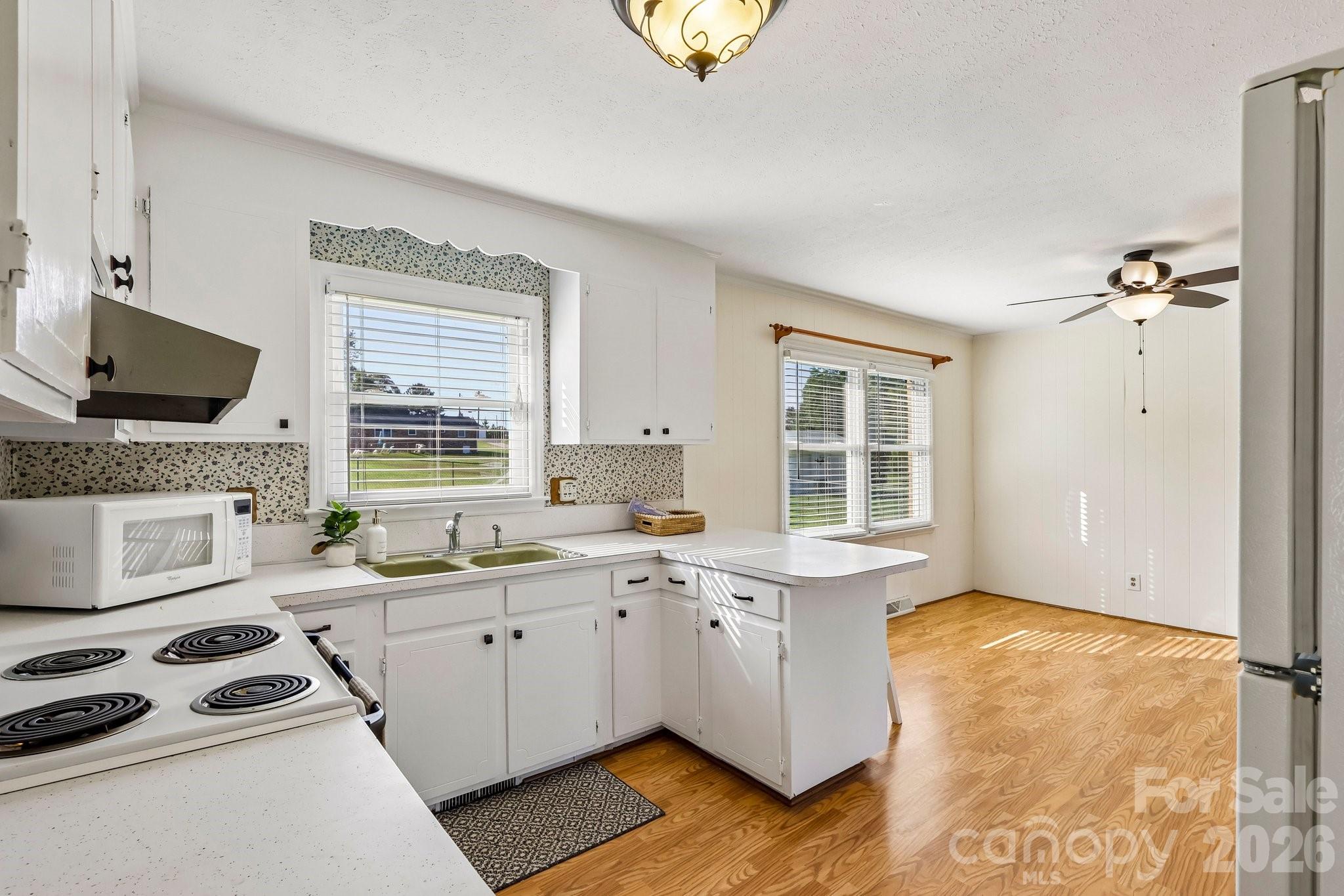 5111 Hawthorne Lane — Shelby