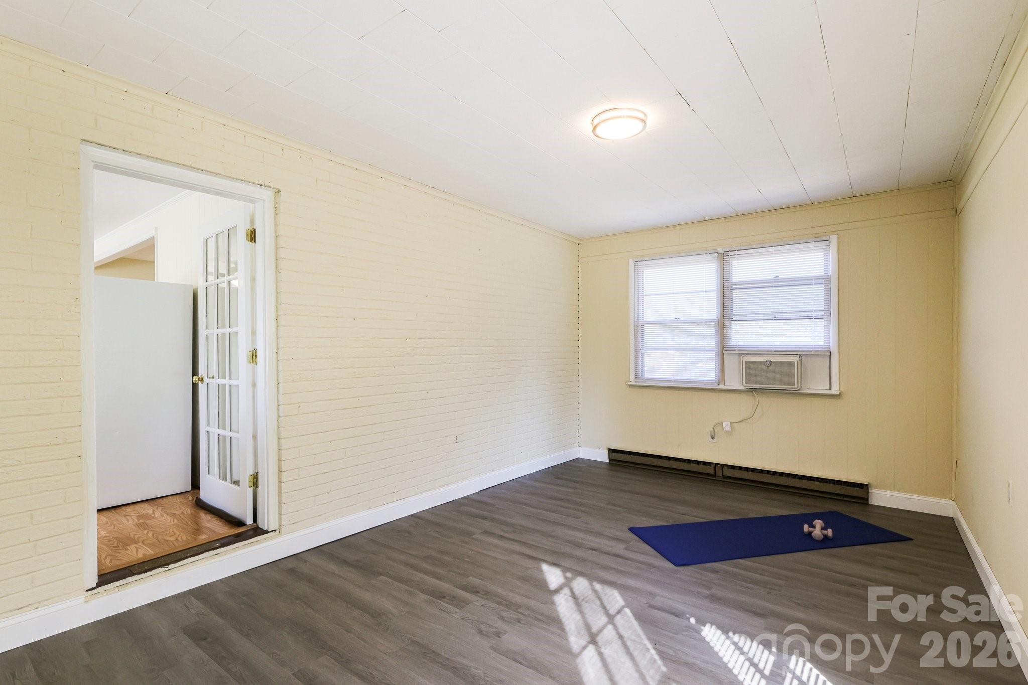5111 Hawthorne Lane — Shelby