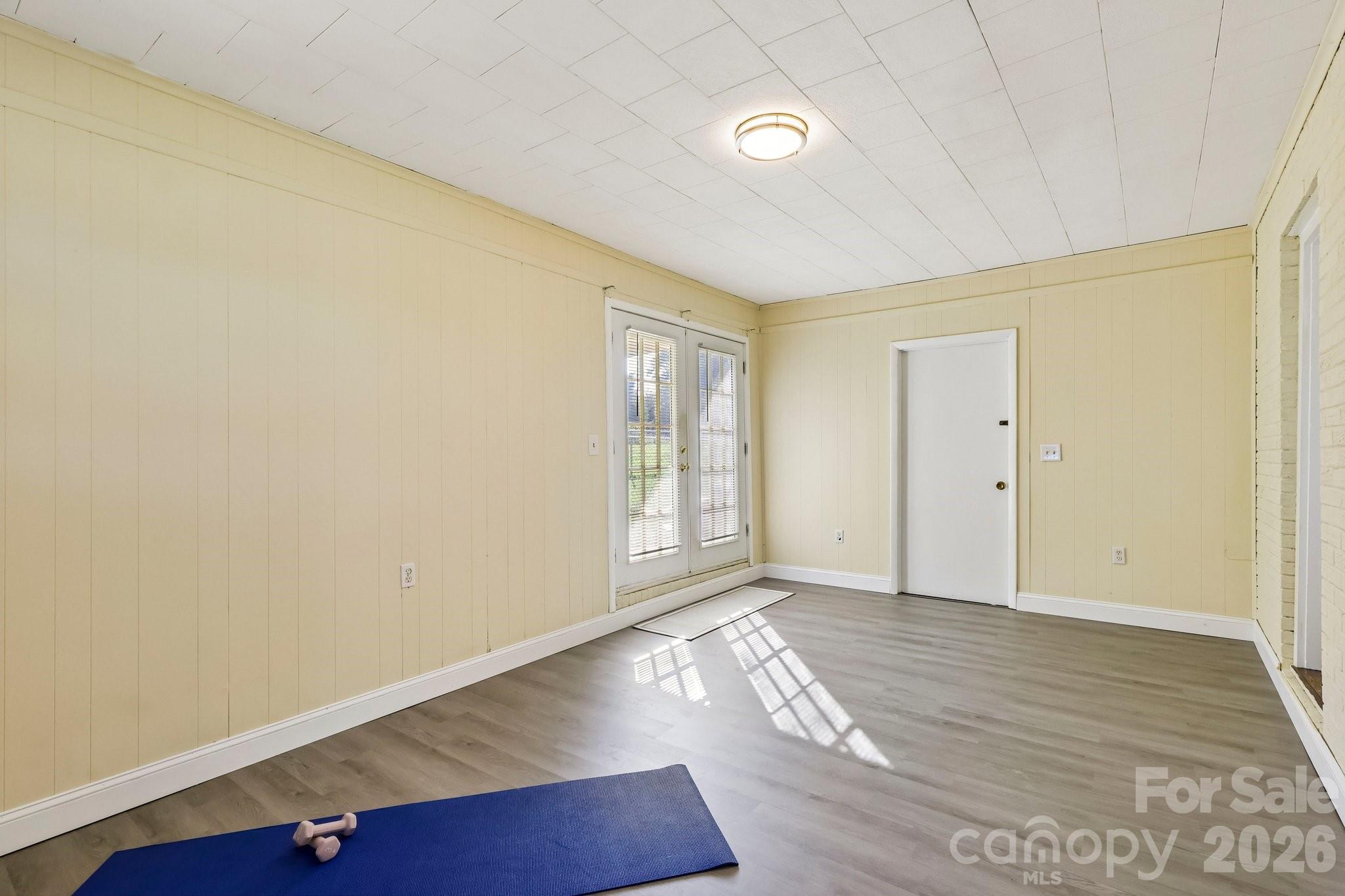 5111 Hawthorne Lane — Shelby