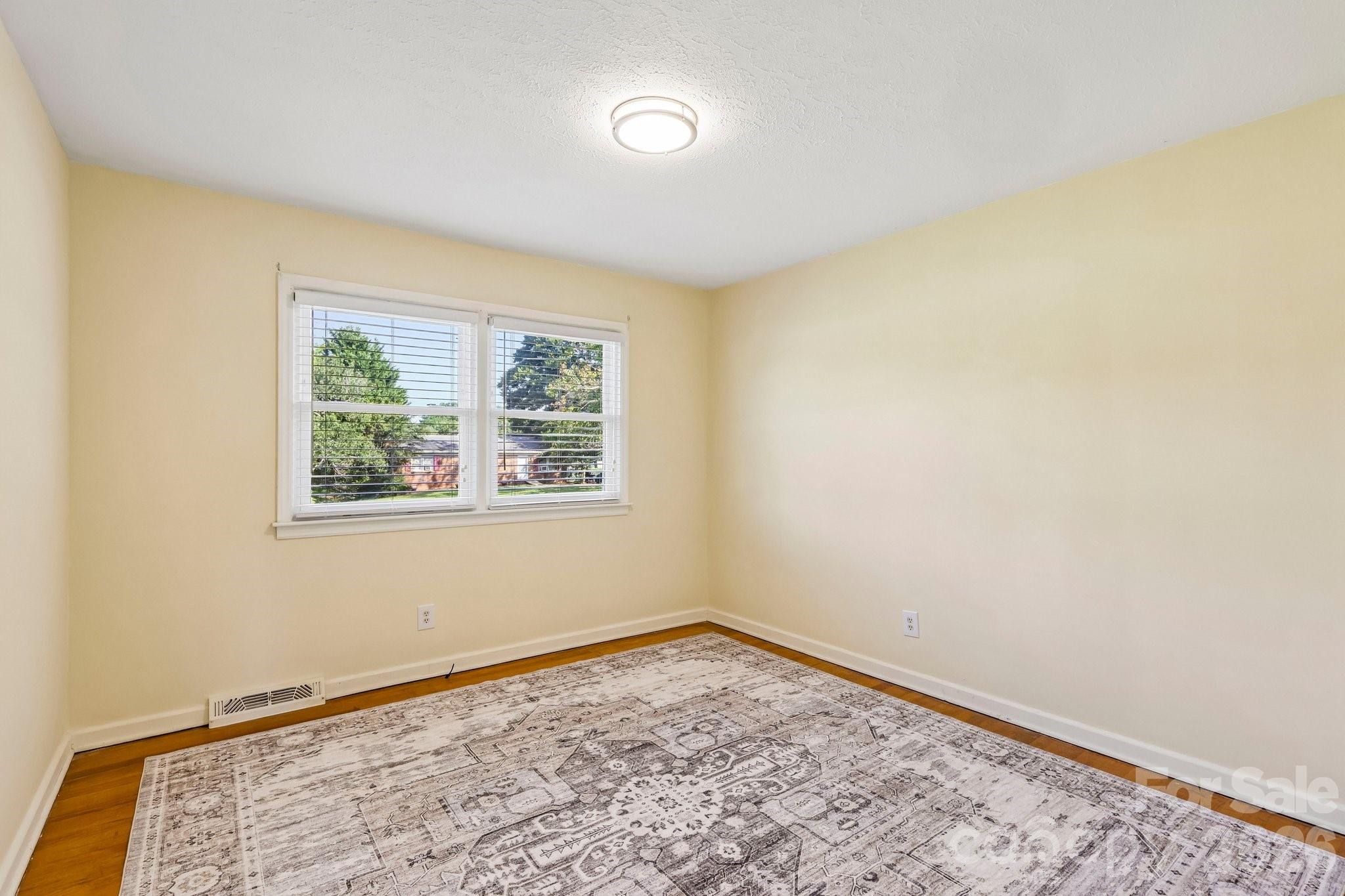 5111 Hawthorne Lane — Shelby