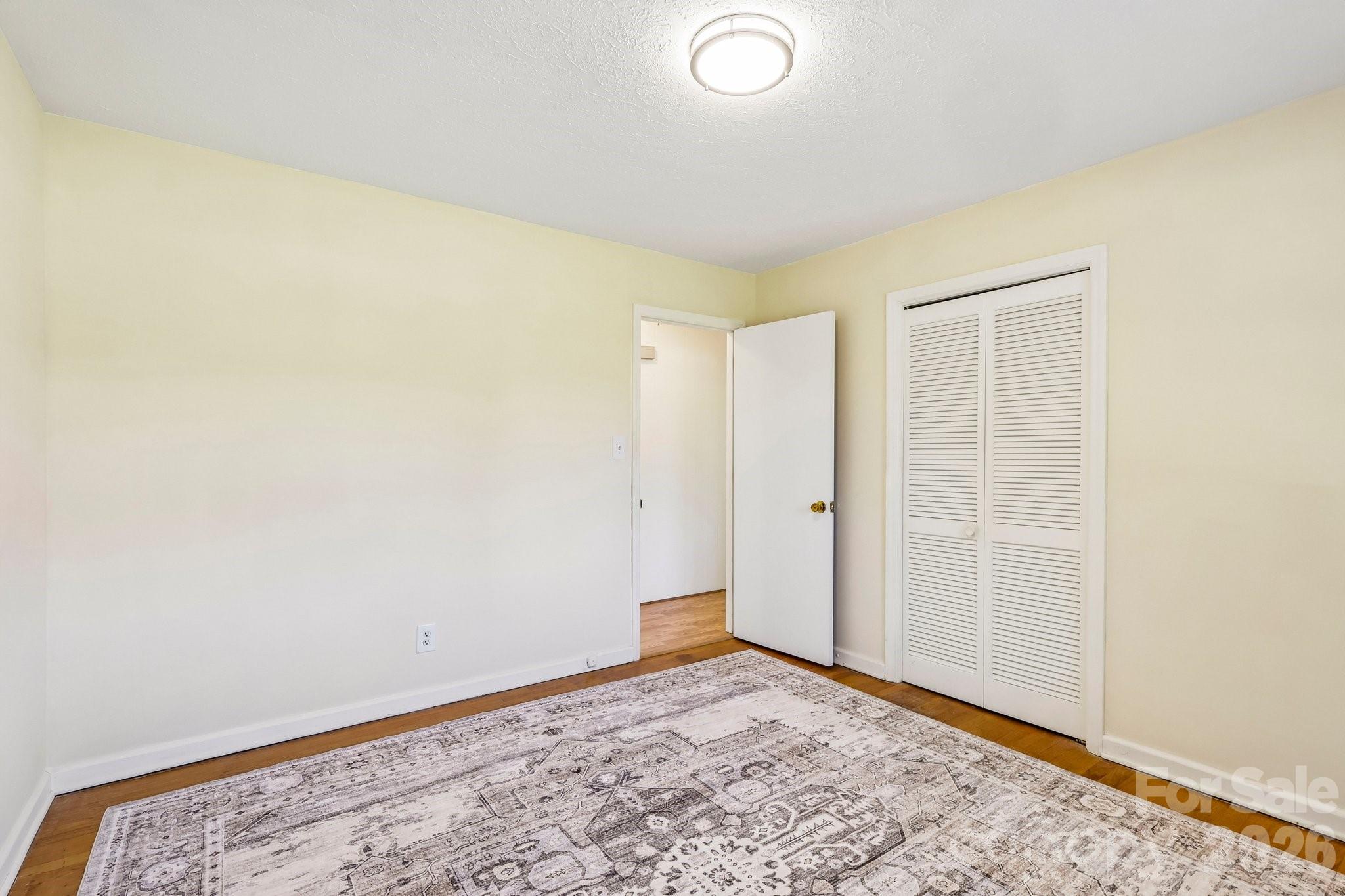 5111 Hawthorne Lane — Shelby
