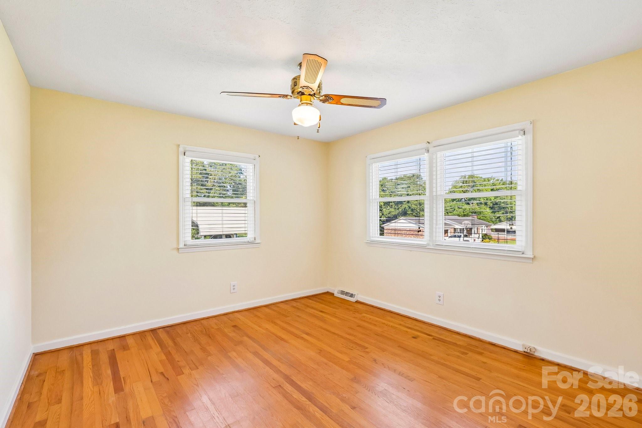 5111 Hawthorne Lane — Shelby