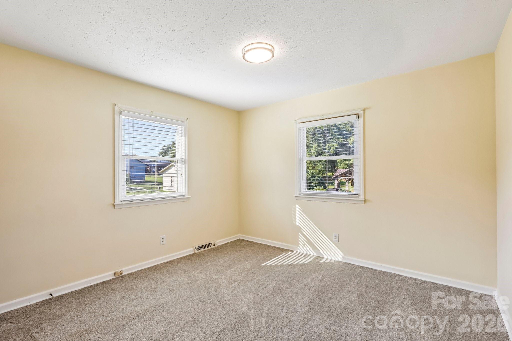5111 Hawthorne Lane — Shelby
