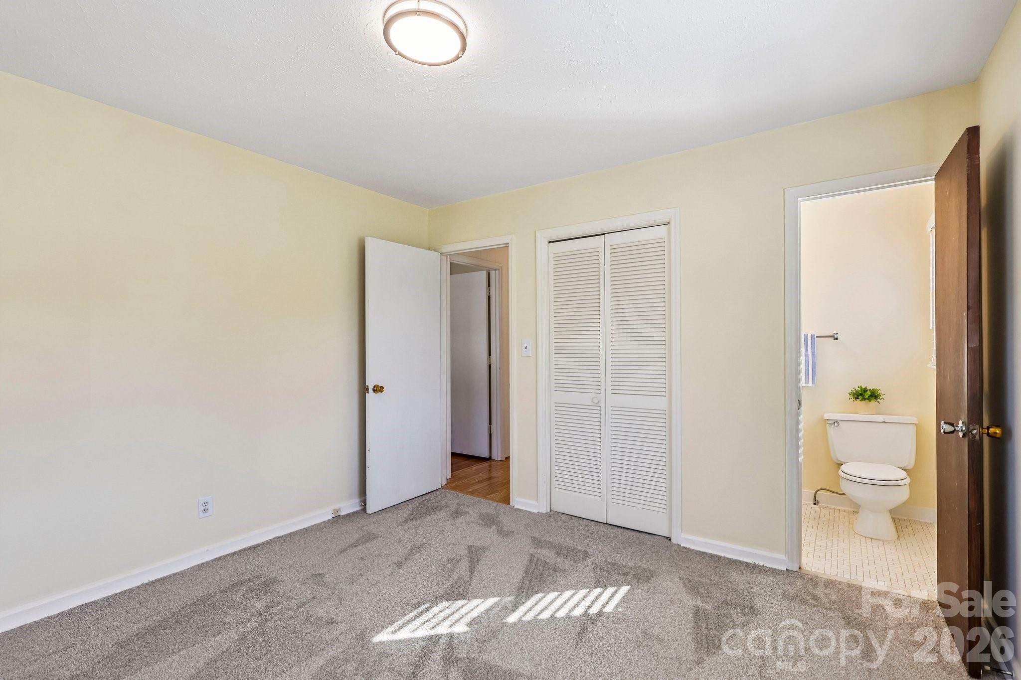 5111 Hawthorne Lane — Shelby