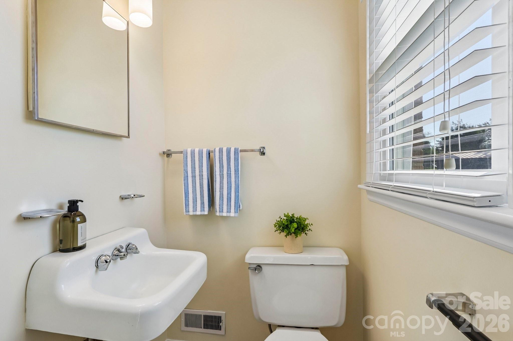 5111 Hawthorne Lane — Shelby