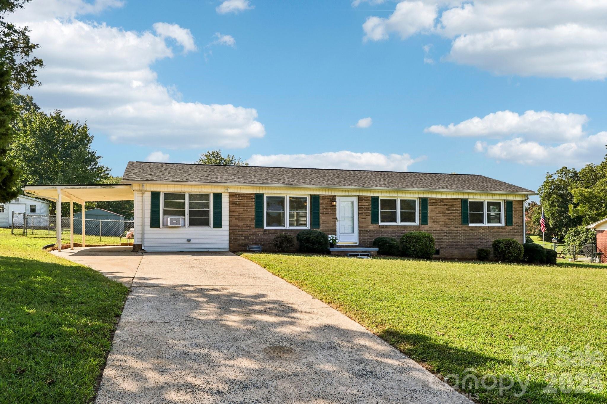 5111 Hawthorne Lane — Shelby