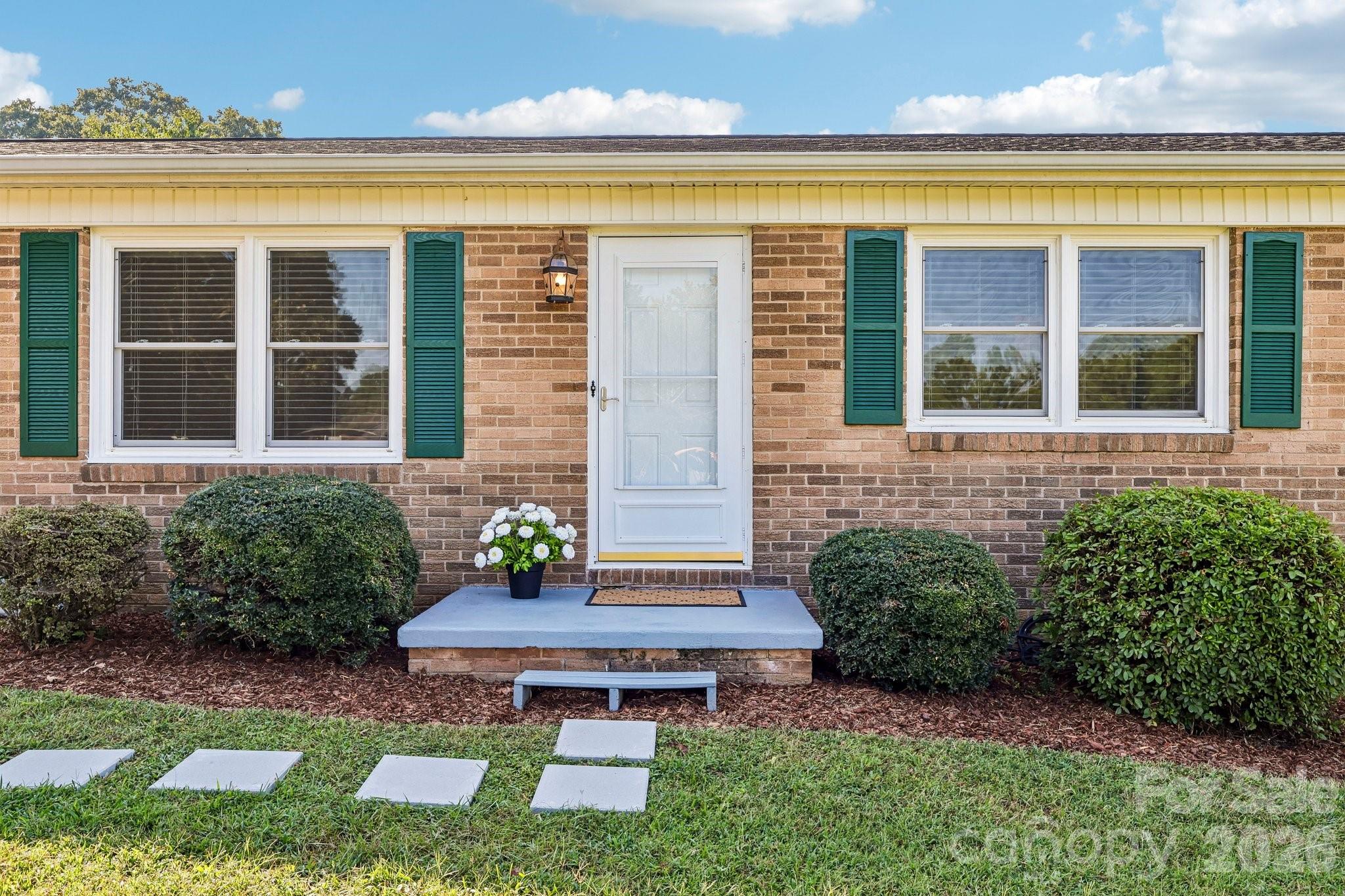 5111 Hawthorne Lane — Shelby