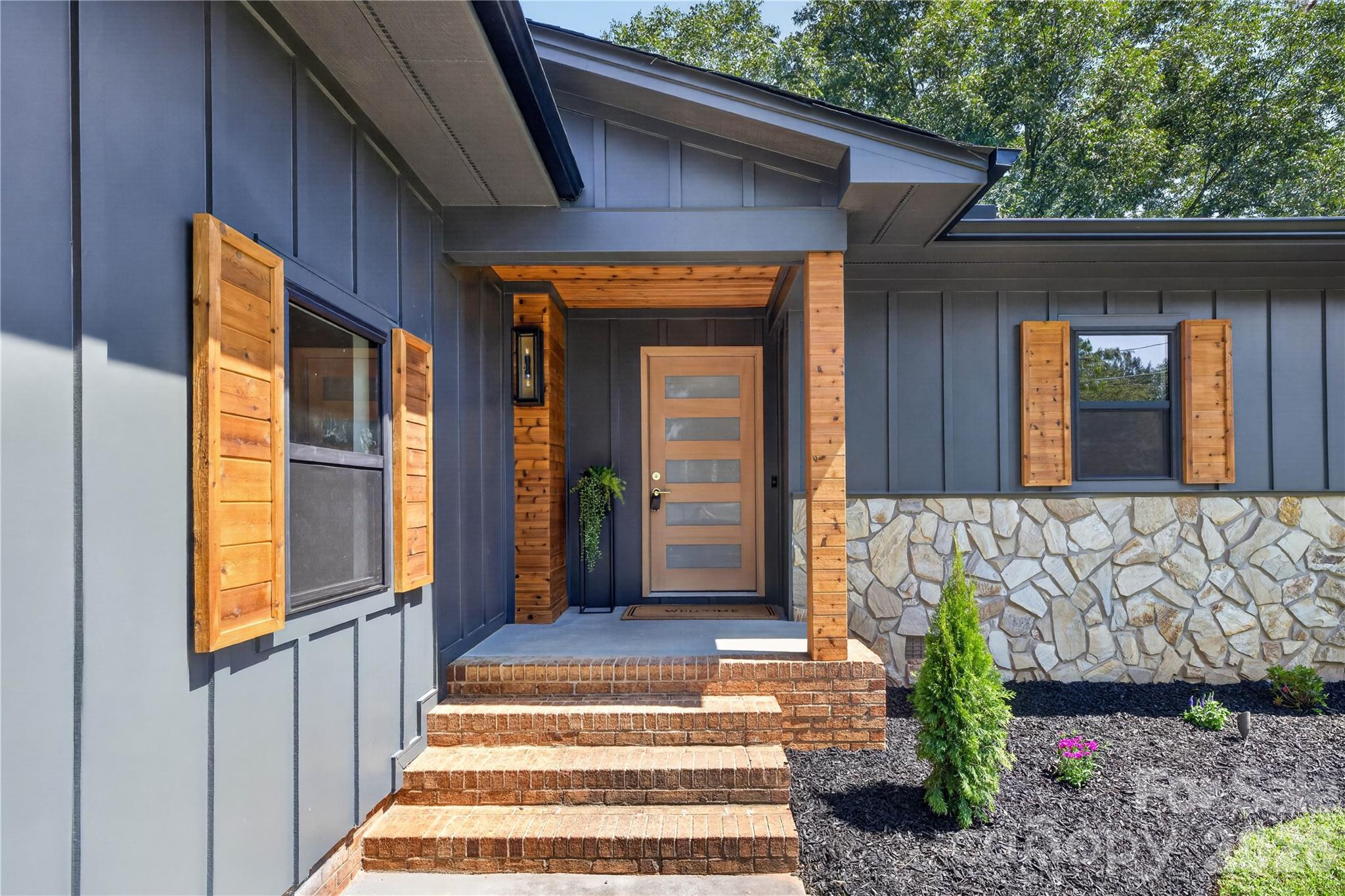 129 Mooreland Road — Mooresville