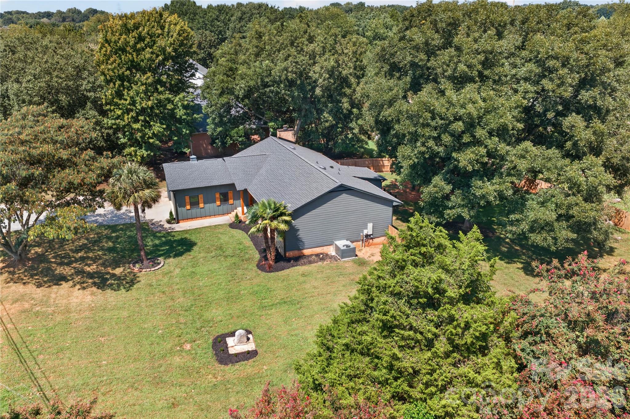 129 Mooreland Road — Mooresville
