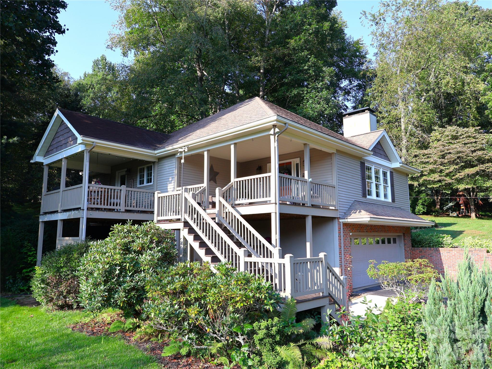 105 Deer Glade Lane — Waynesville