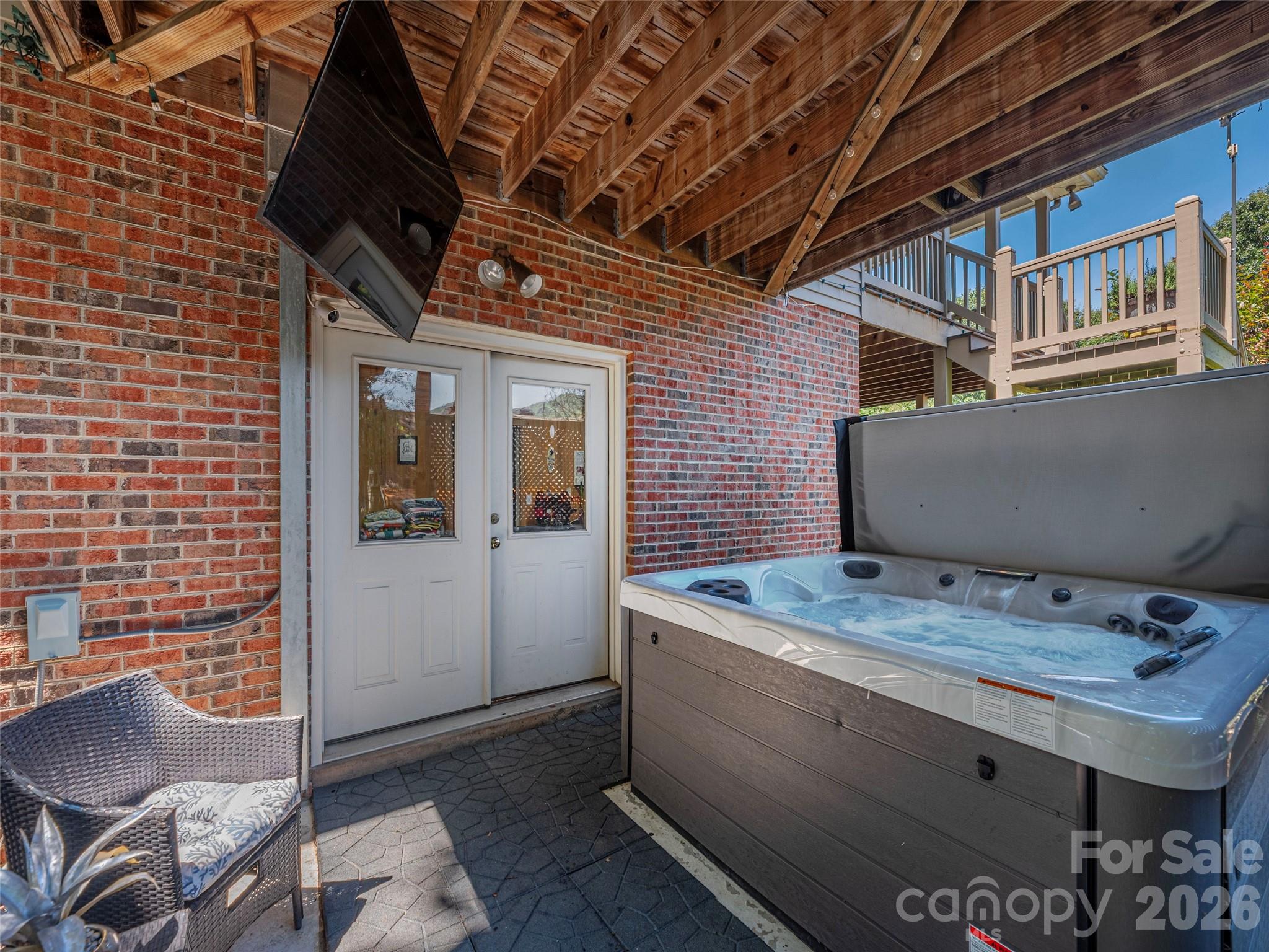 105 Deer Glade Lane — Waynesville