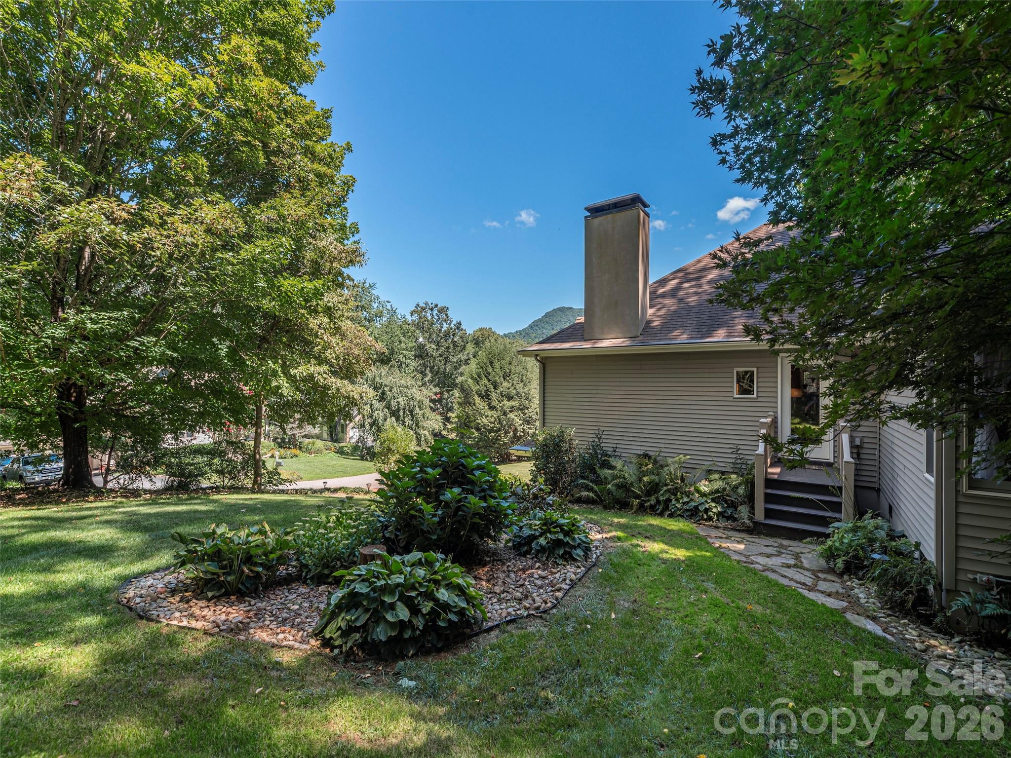 105 Deer Glade Lane — Waynesville