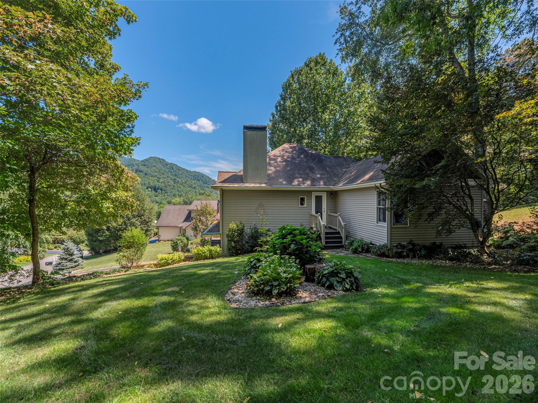 105 Deer Glade Lane — Waynesville