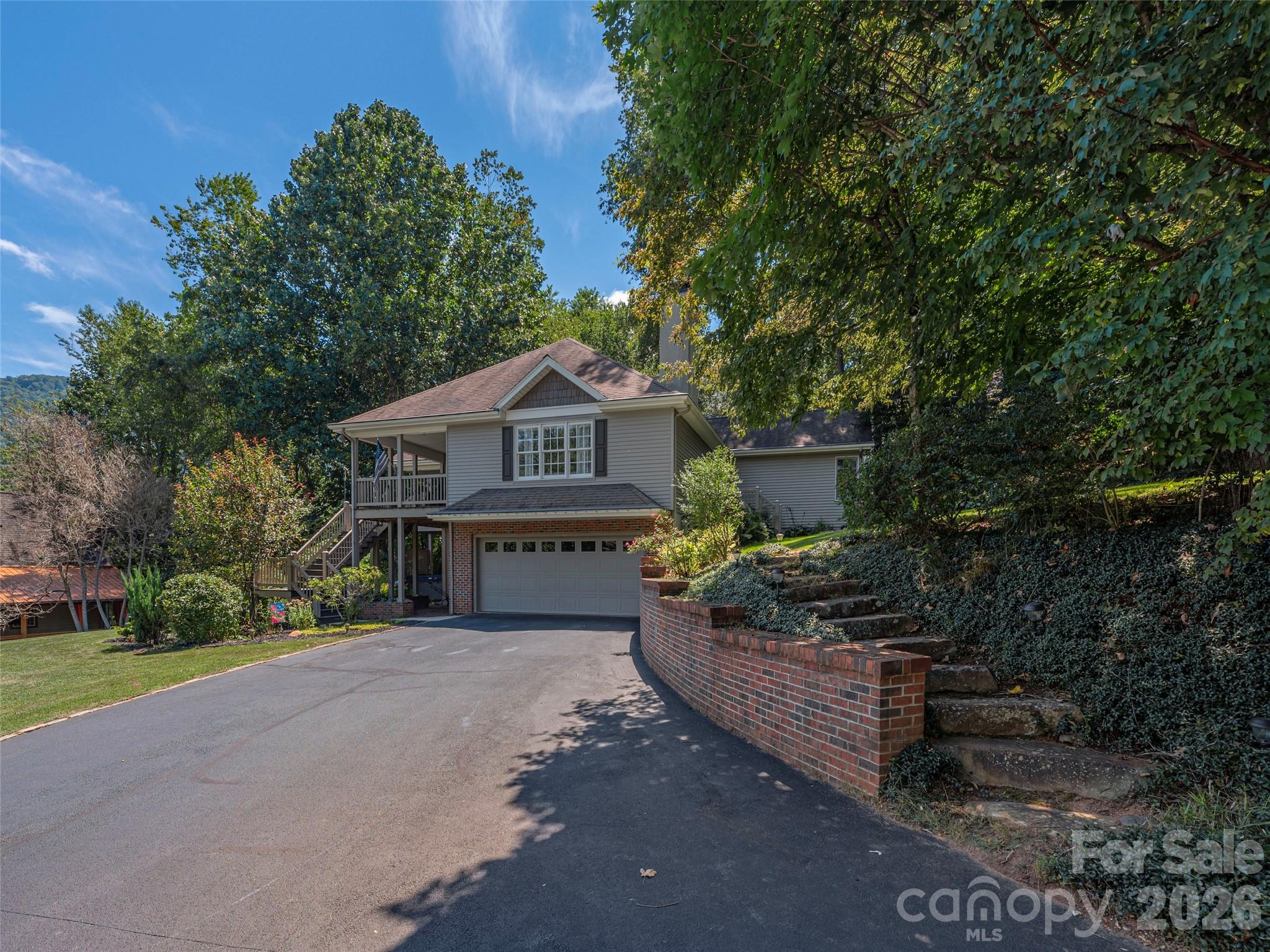105 Deer Glade Lane — Waynesville