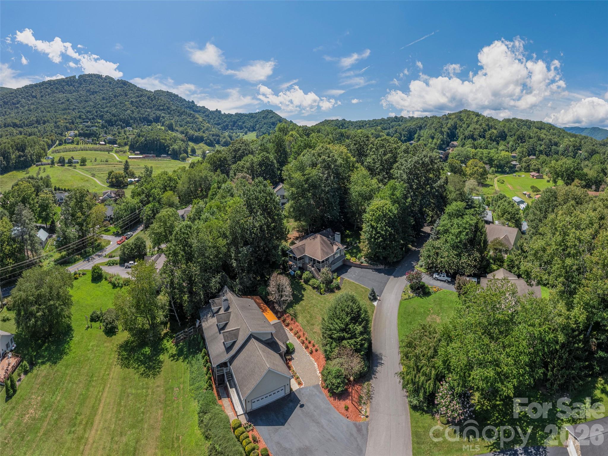 105 Deer Glade Lane — Waynesville