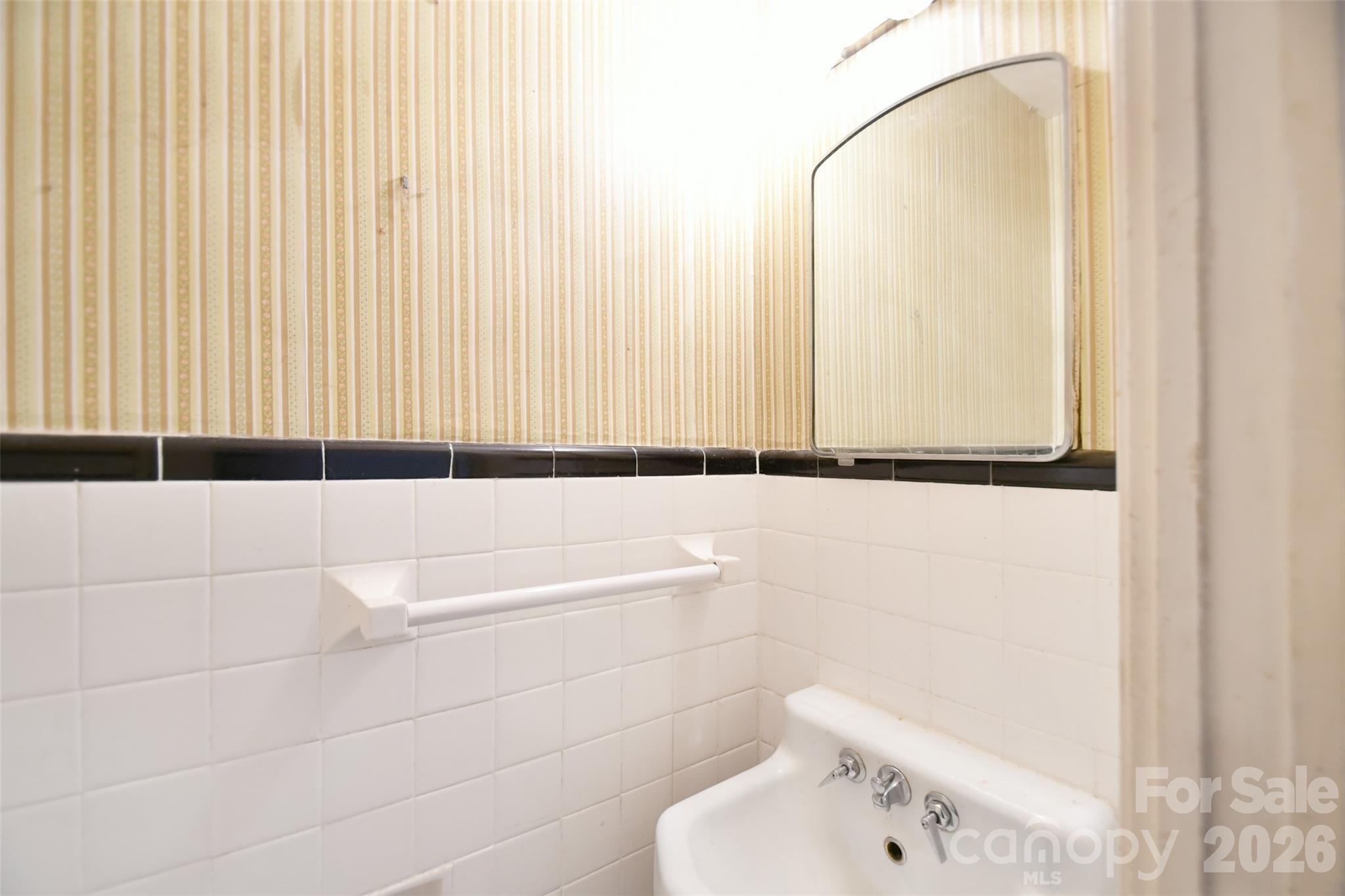 4547 Woodlark Lane — Charlotte