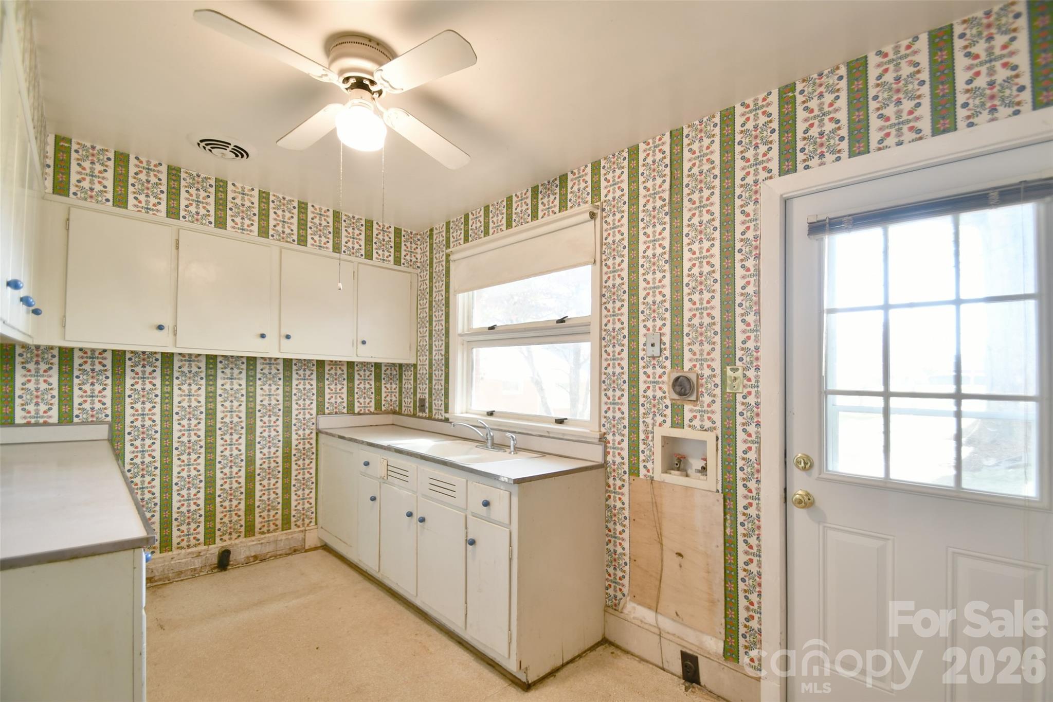 4547 Woodlark Lane — Charlotte