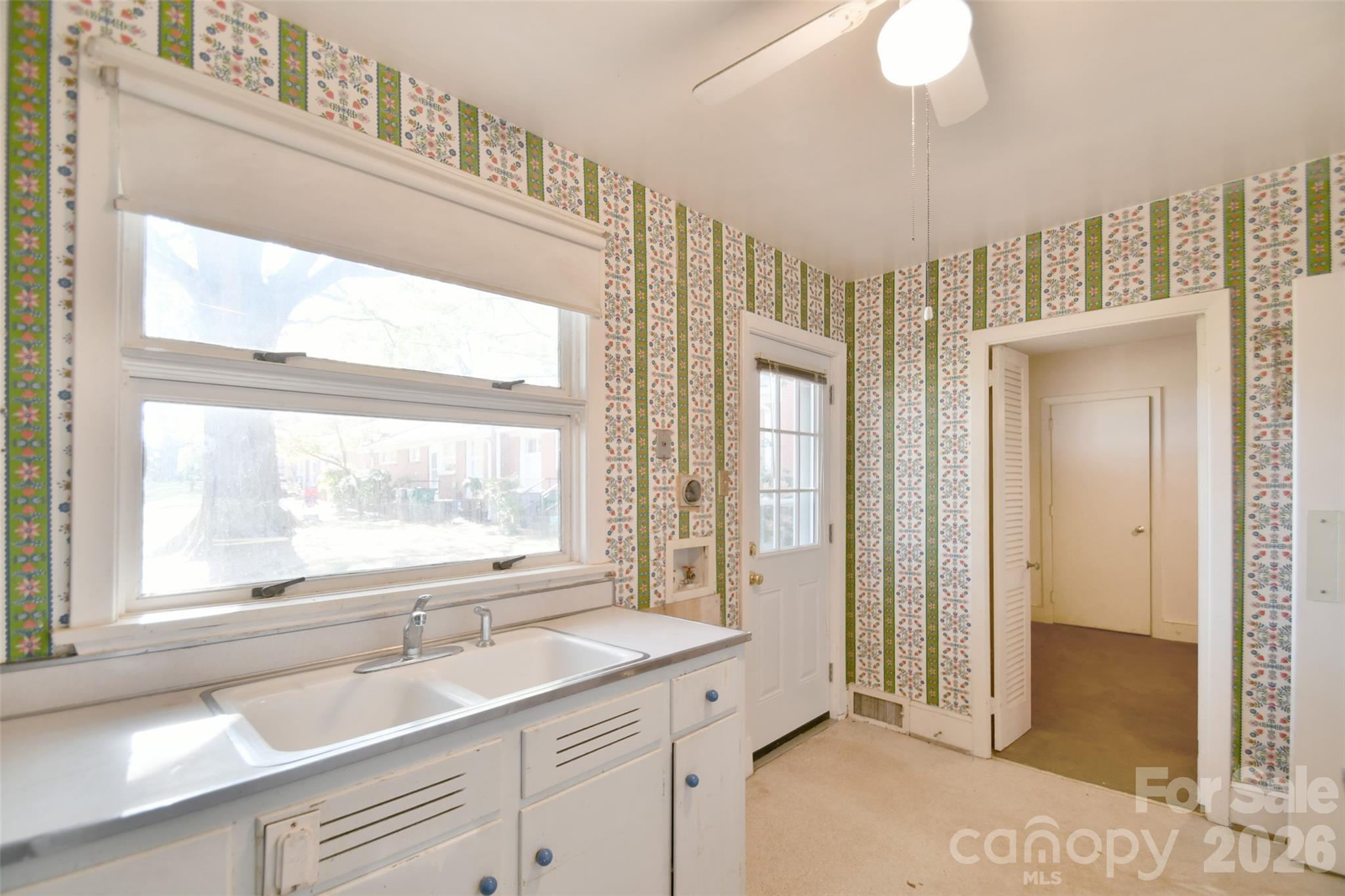 4547 Woodlark Lane — Charlotte