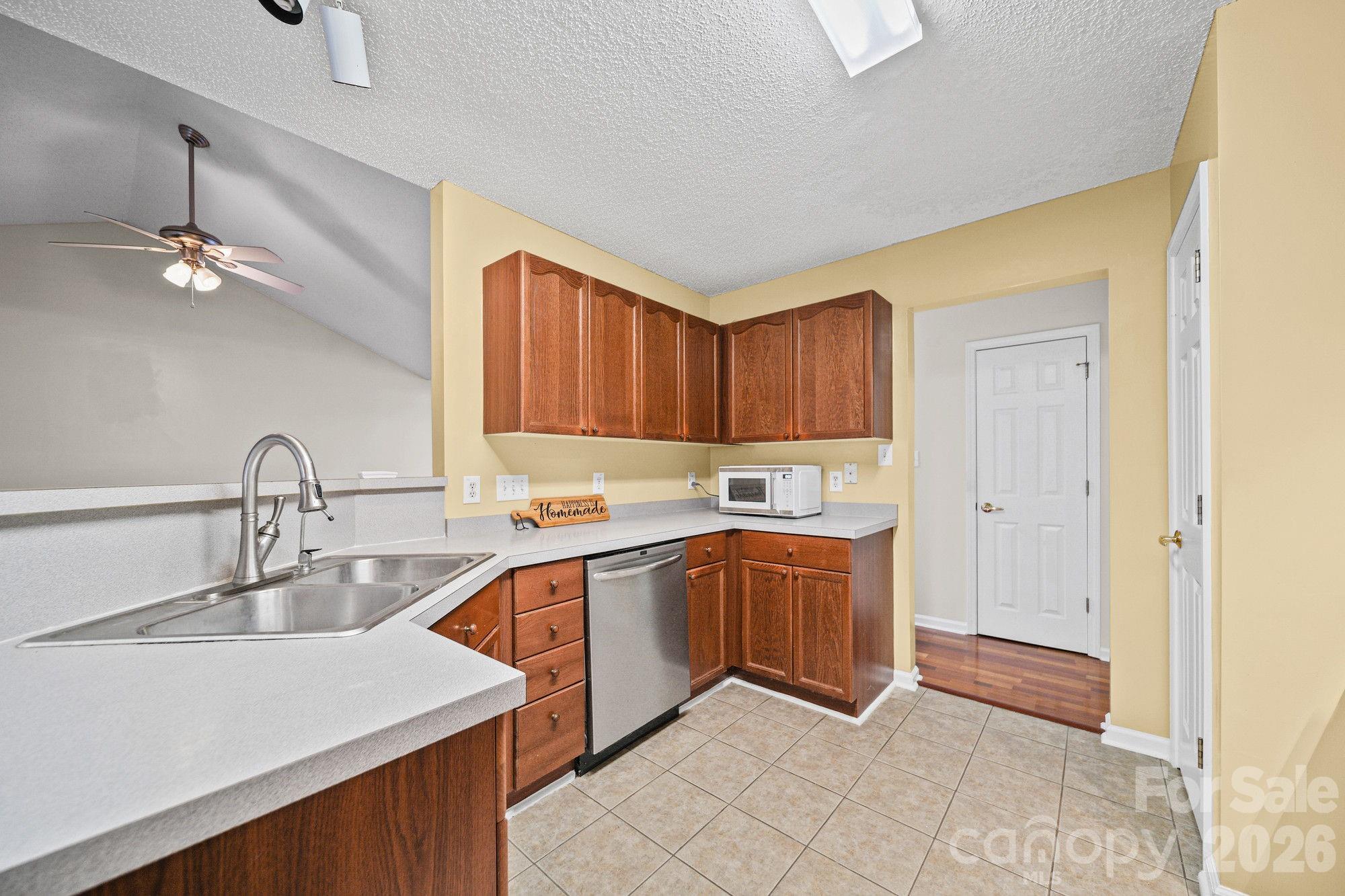6414 Goldenblush Circle — Charlotte