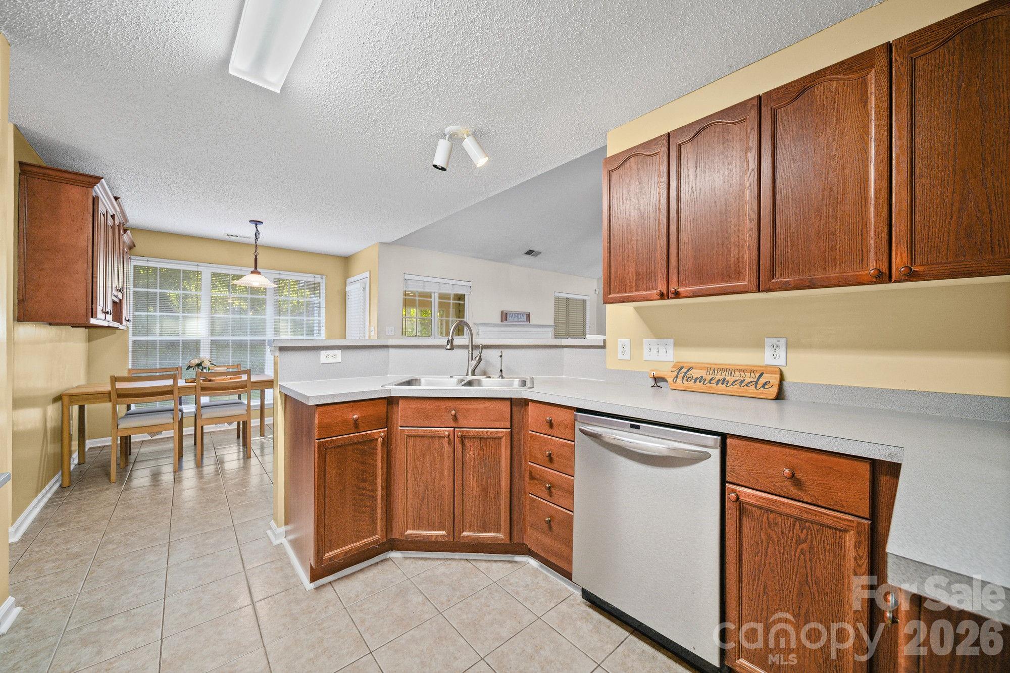 6414 Goldenblush Circle — Charlotte