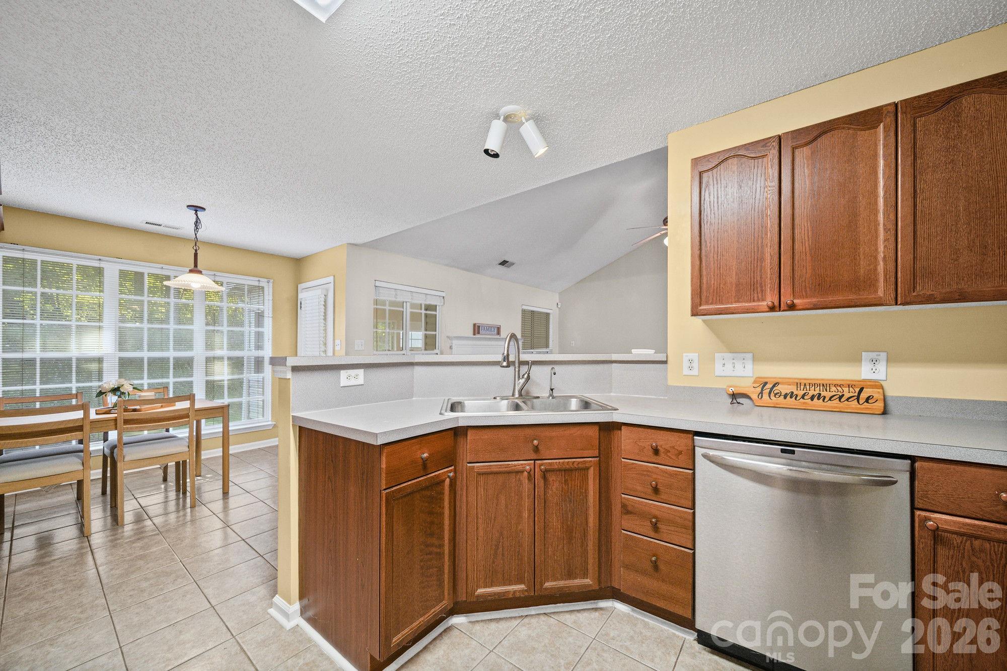 6414 Goldenblush Circle — Charlotte