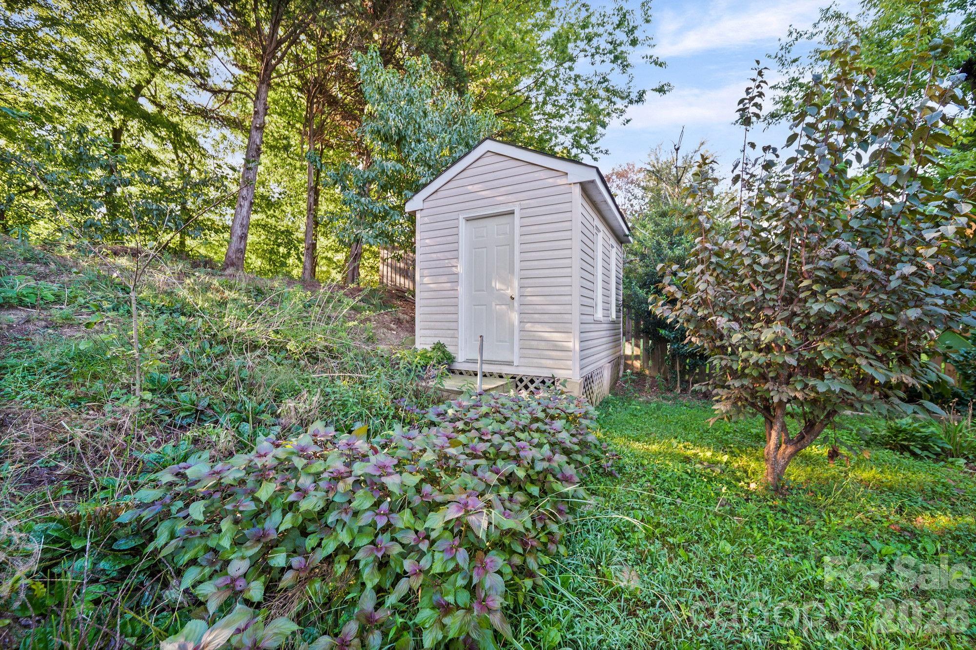 6414 Goldenblush Circle — Charlotte