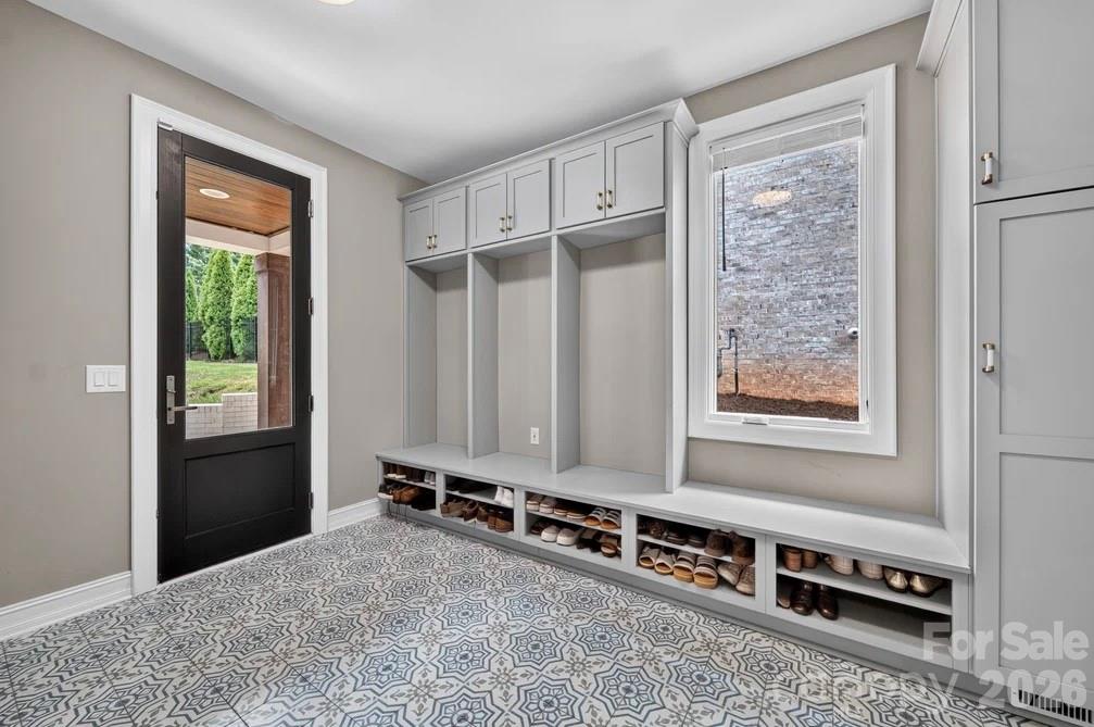 842 Linda Lane — Charlotte