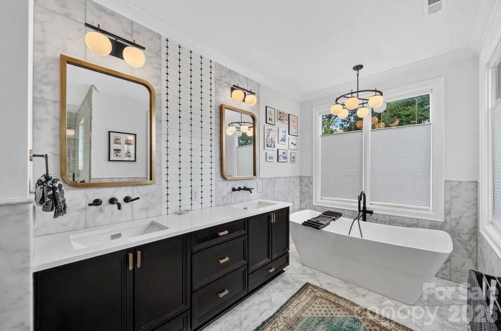 842 Linda Lane — Charlotte