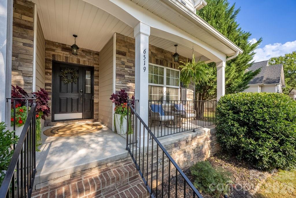 6519 Olmsford Drive — Huntersville