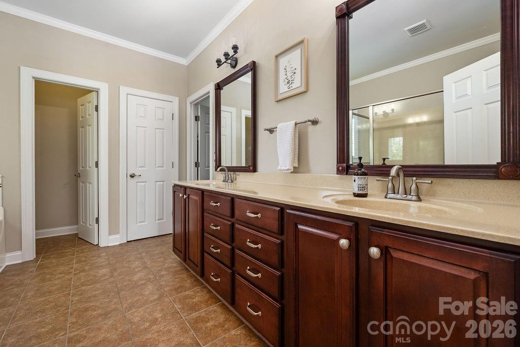 6519 Olmsford Drive — Huntersville