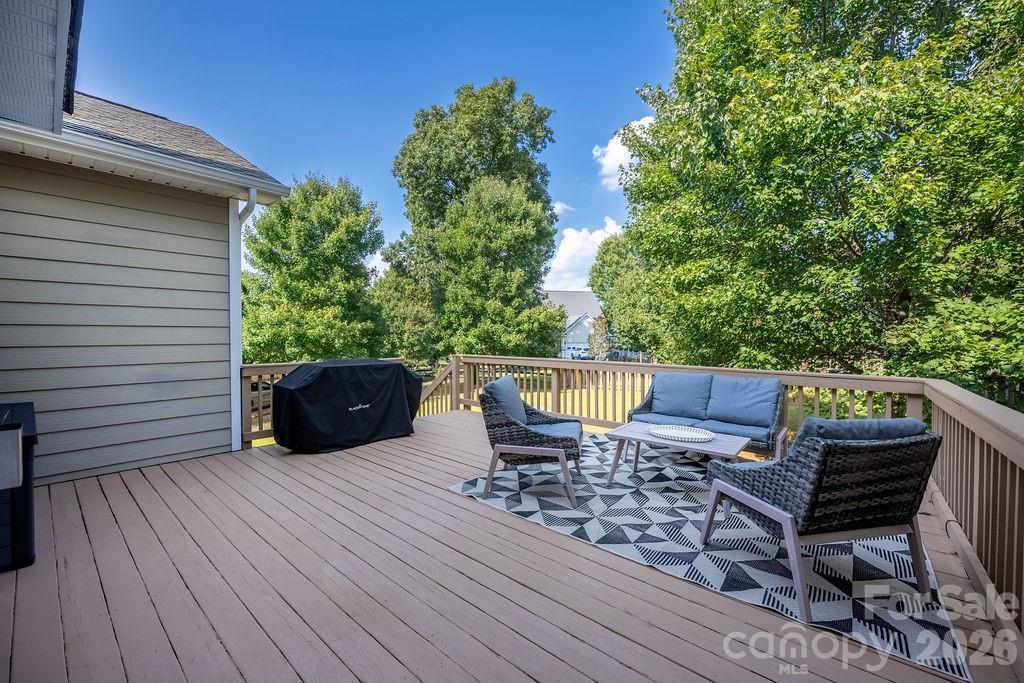 6519 Olmsford Drive — Huntersville