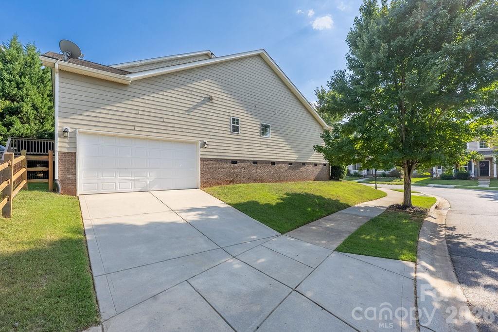 6519 Olmsford Drive — Huntersville