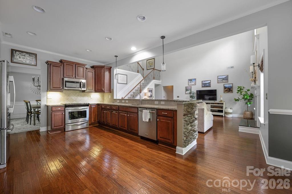 6519 Olmsford Drive — Huntersville