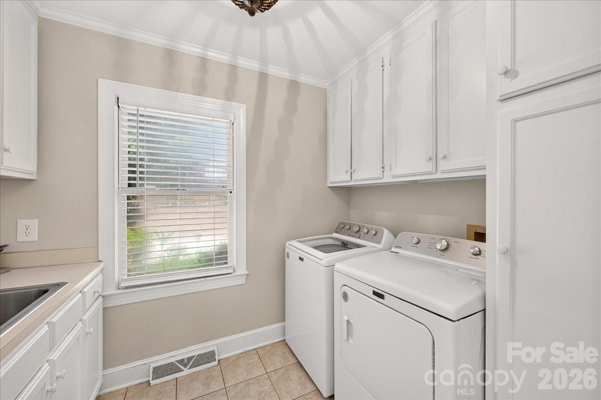 2424 Hartmill Court — Charlotte