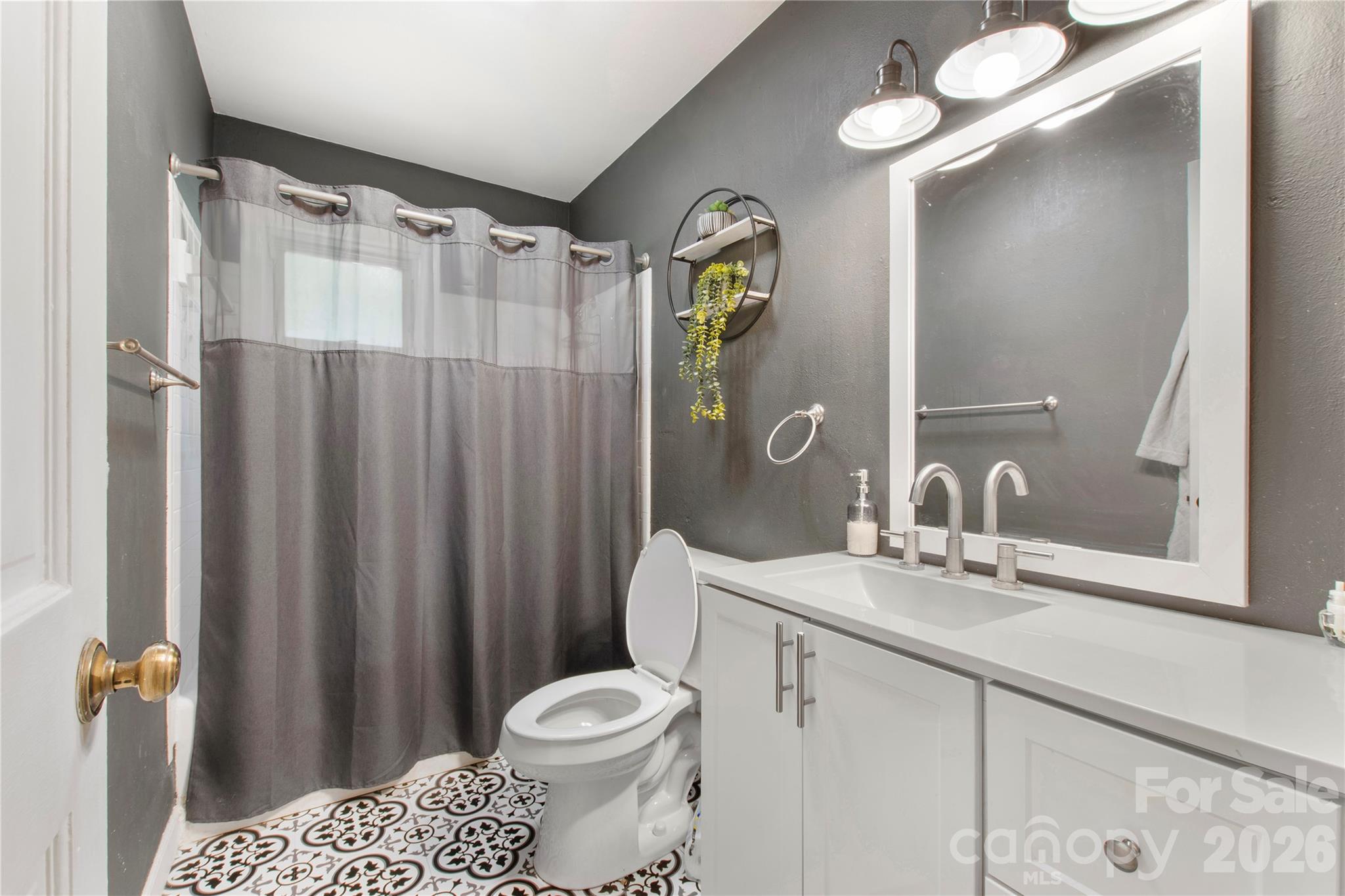 3333 Eastwood Avenue — Morganton