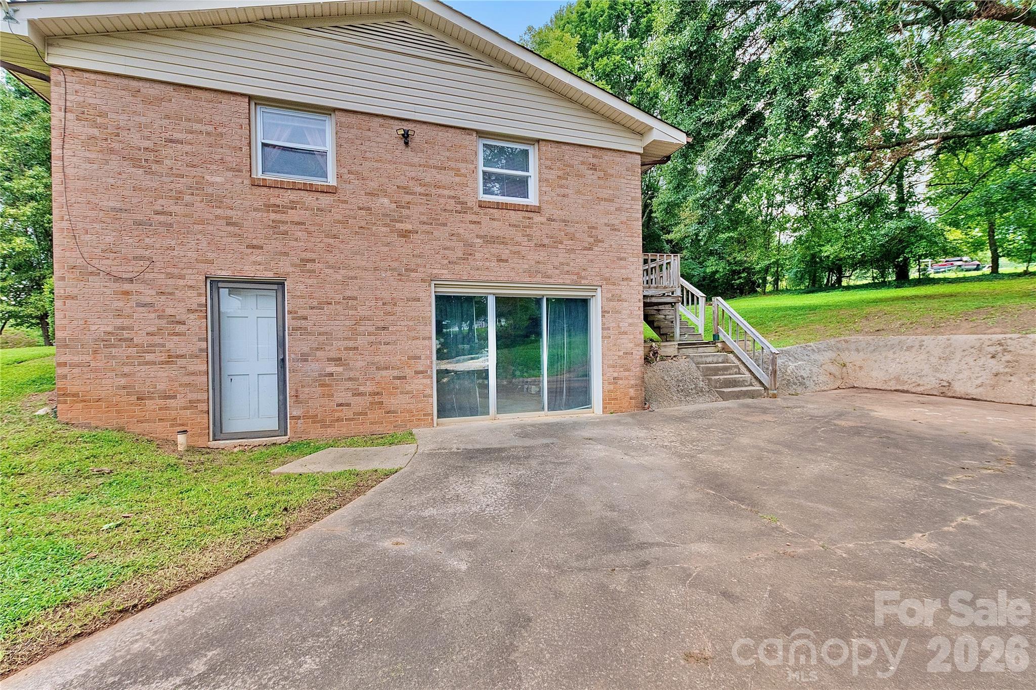 3333 Eastwood Avenue — Morganton