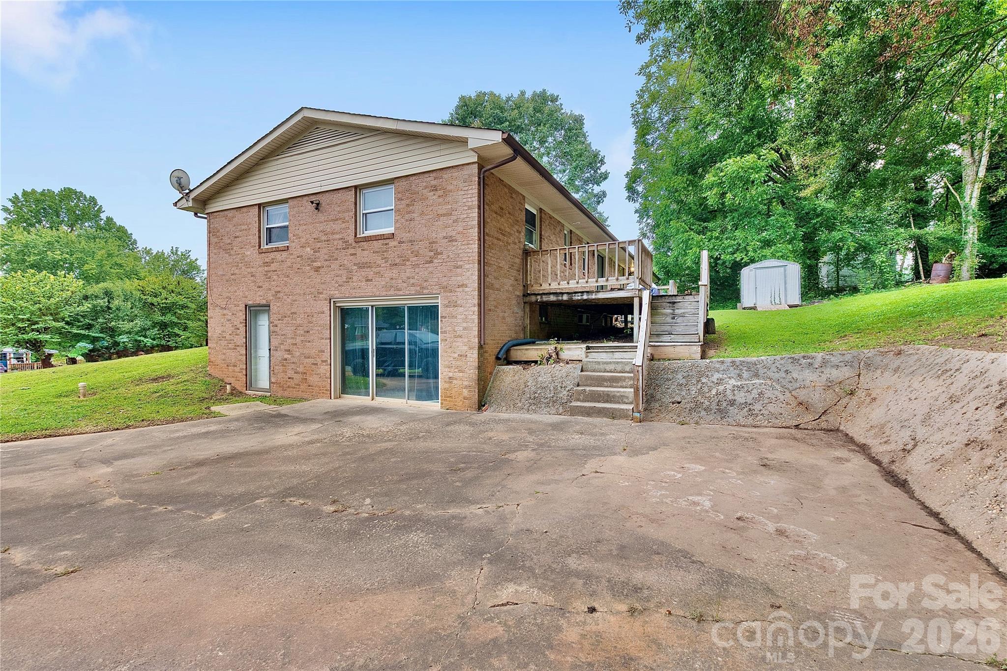 3333 Eastwood Avenue — Morganton