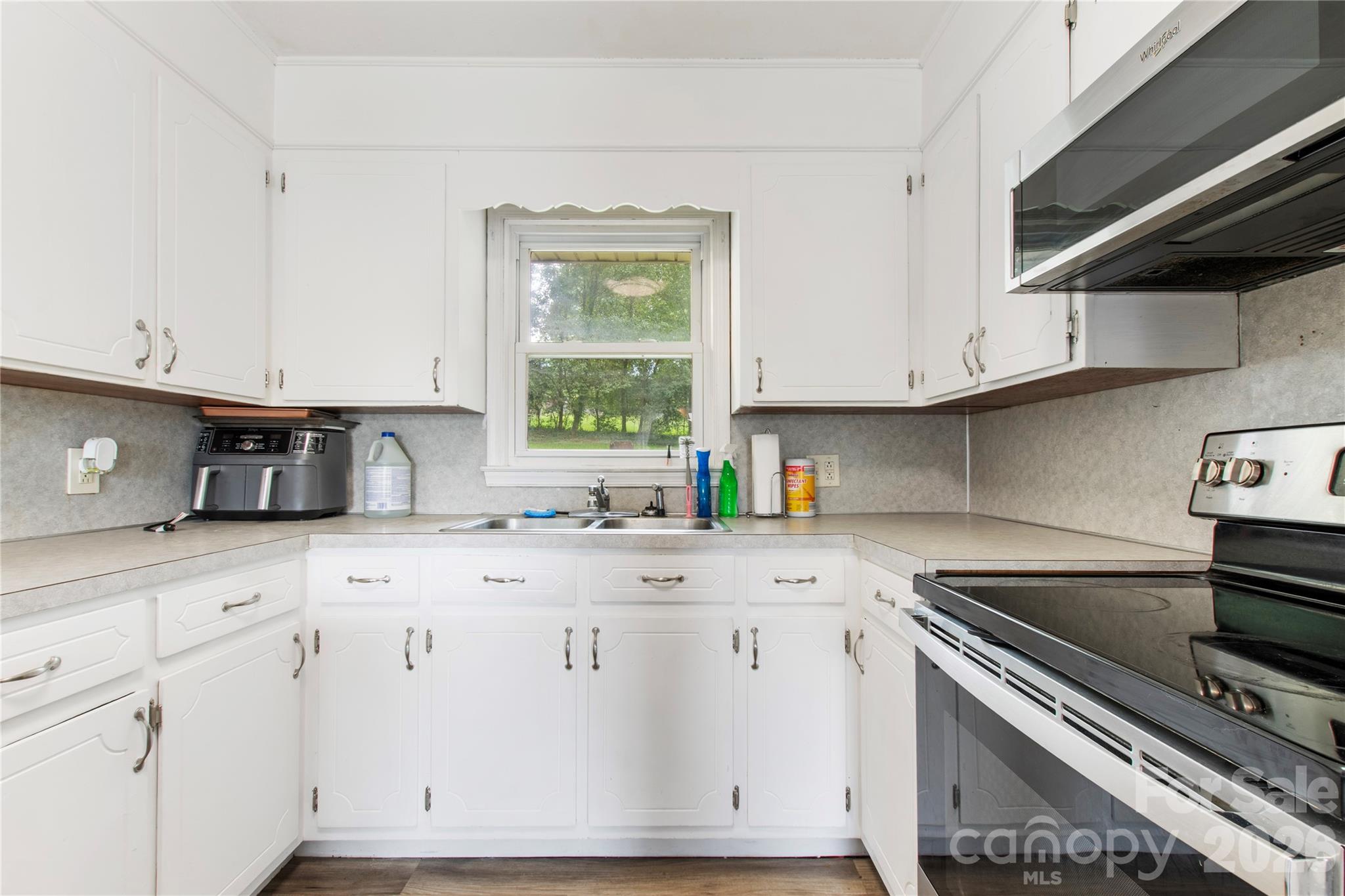 3333 Eastwood Avenue — Morganton