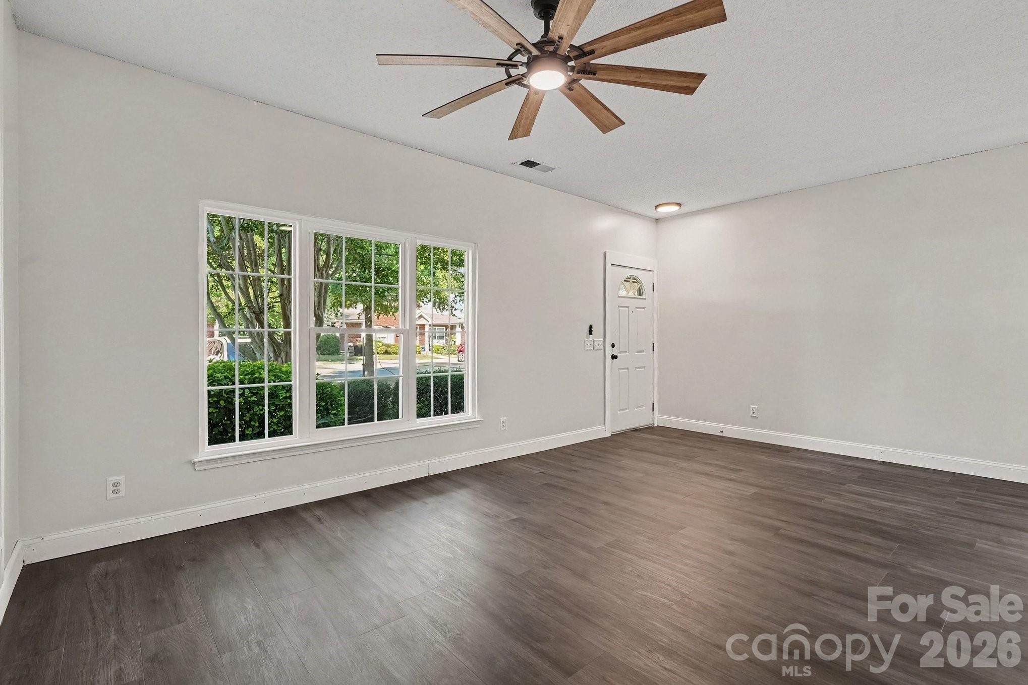 8041 Stoneham Court — Charlotte