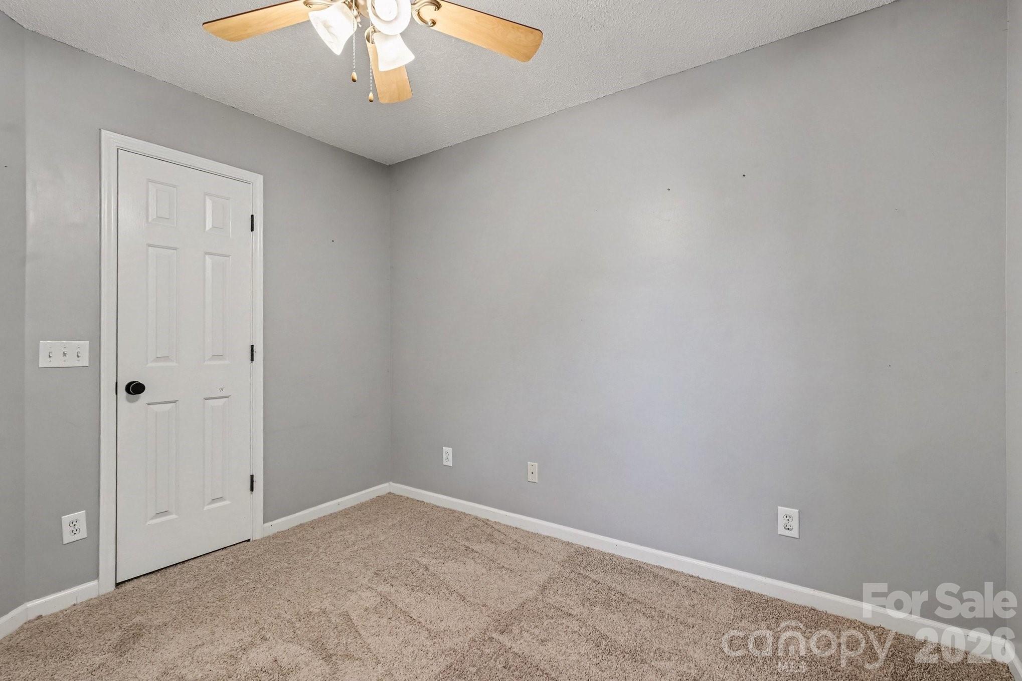 8041 Stoneham Court — Charlotte
