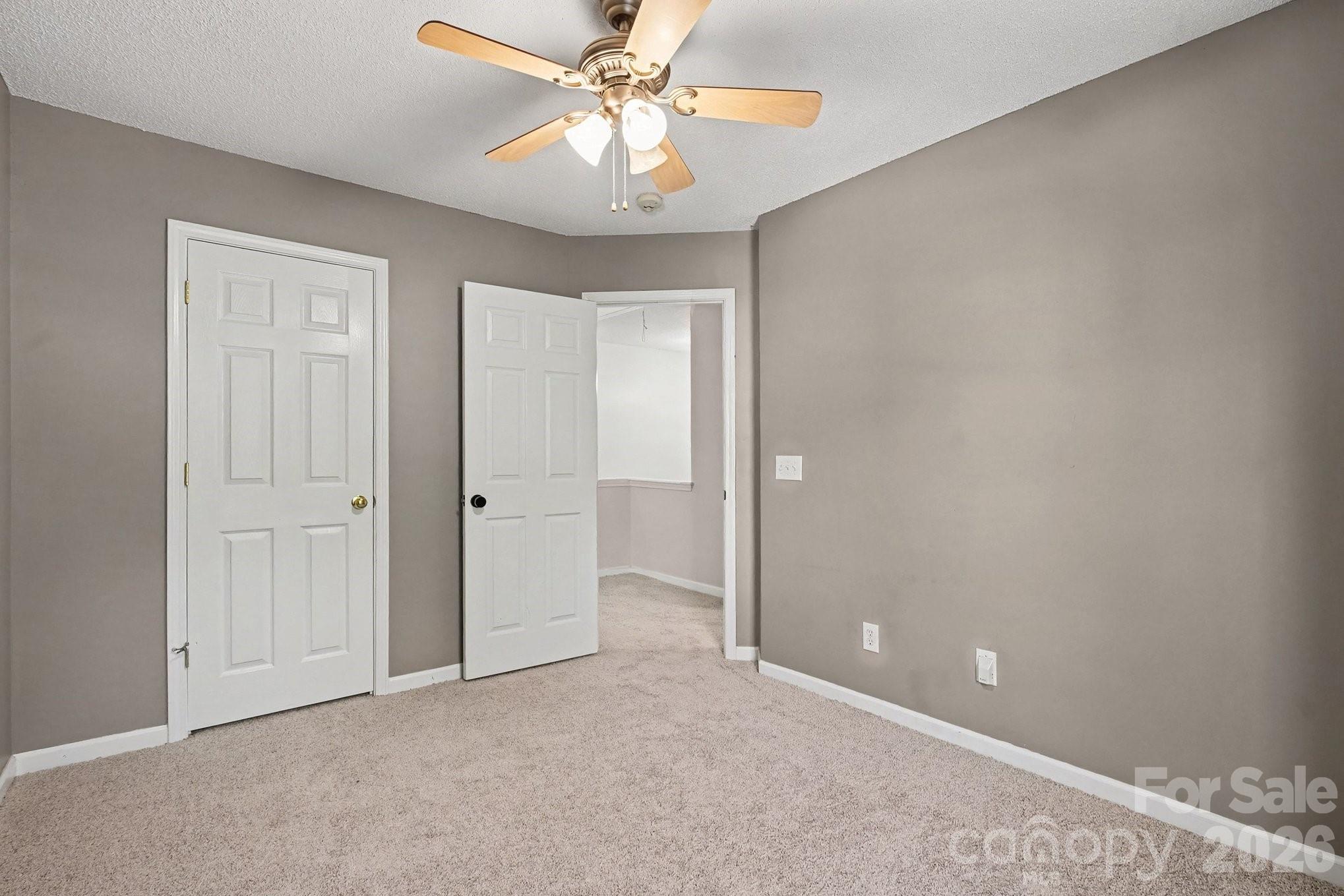 8041 Stoneham Court — Charlotte