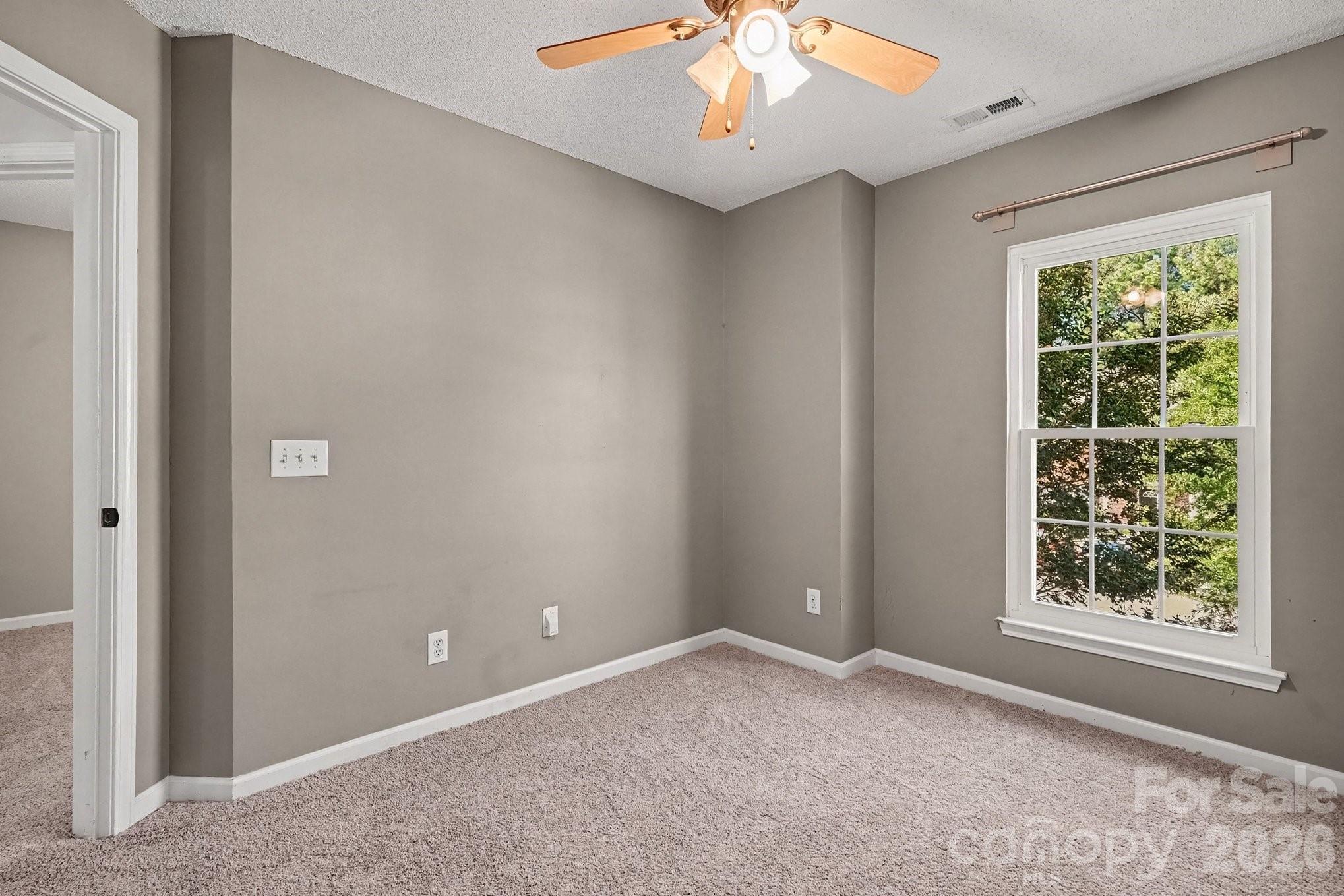 8041 Stoneham Court — Charlotte