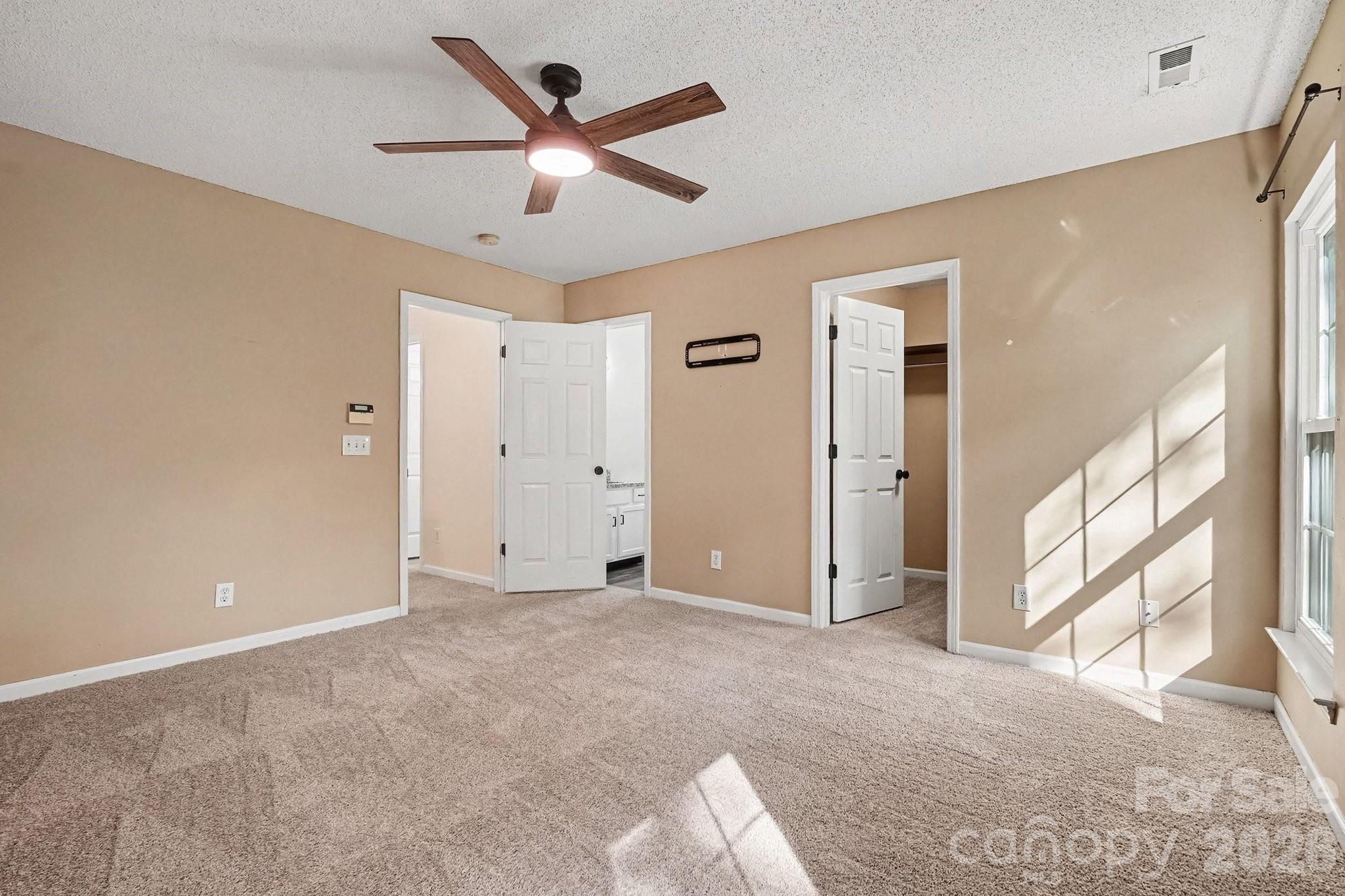 8041 Stoneham Court — Charlotte